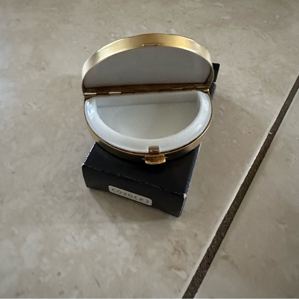 Only a few left of the Vintage pill box - Picture 5 of 13